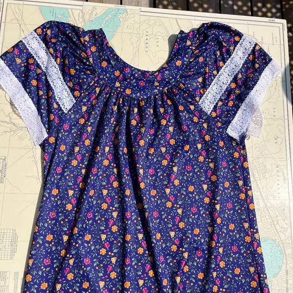 Vintage 80s Hamilton Blue Floral Lace Trim House Dress / Muumuu - Picture 1 of 5